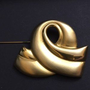 KAI YIN LO  GOLD TONE PIN 1980'S